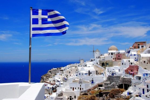 Греция приняла закон о легализации однополых браков